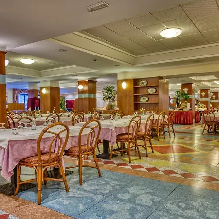Hotell Caesar Palace 4*