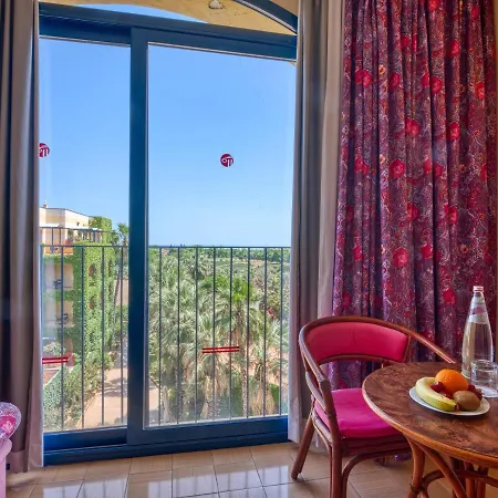 Caesar Palace Hotell 4*