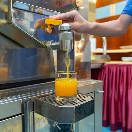 凯撒皇宫酒店 4*